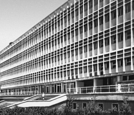 Фрунзе. Здание Верховного суда Киргизской ССР. 1974. Архитектор В. В. Курбатов.
