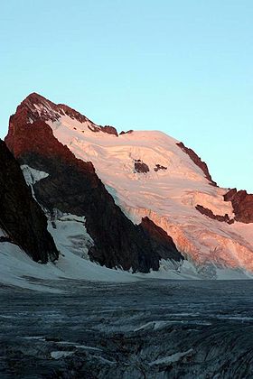 Вершина Экрен с ледника Блан.