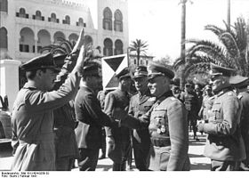 Bundesarchiv Bild 101I-424-0258-32, Tripolis, Ankunft DAK, Rommel.jpg