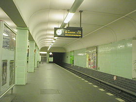 U-Bahn Berlin Leinestraße.JPG