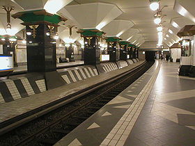 U-Bahn Berlin Rathaus Spandau.jpg