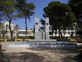 Misurata (Libia) - fontana.jpg