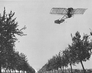Alberto Santos Dumont flying the Demoiselle (1909).jpg