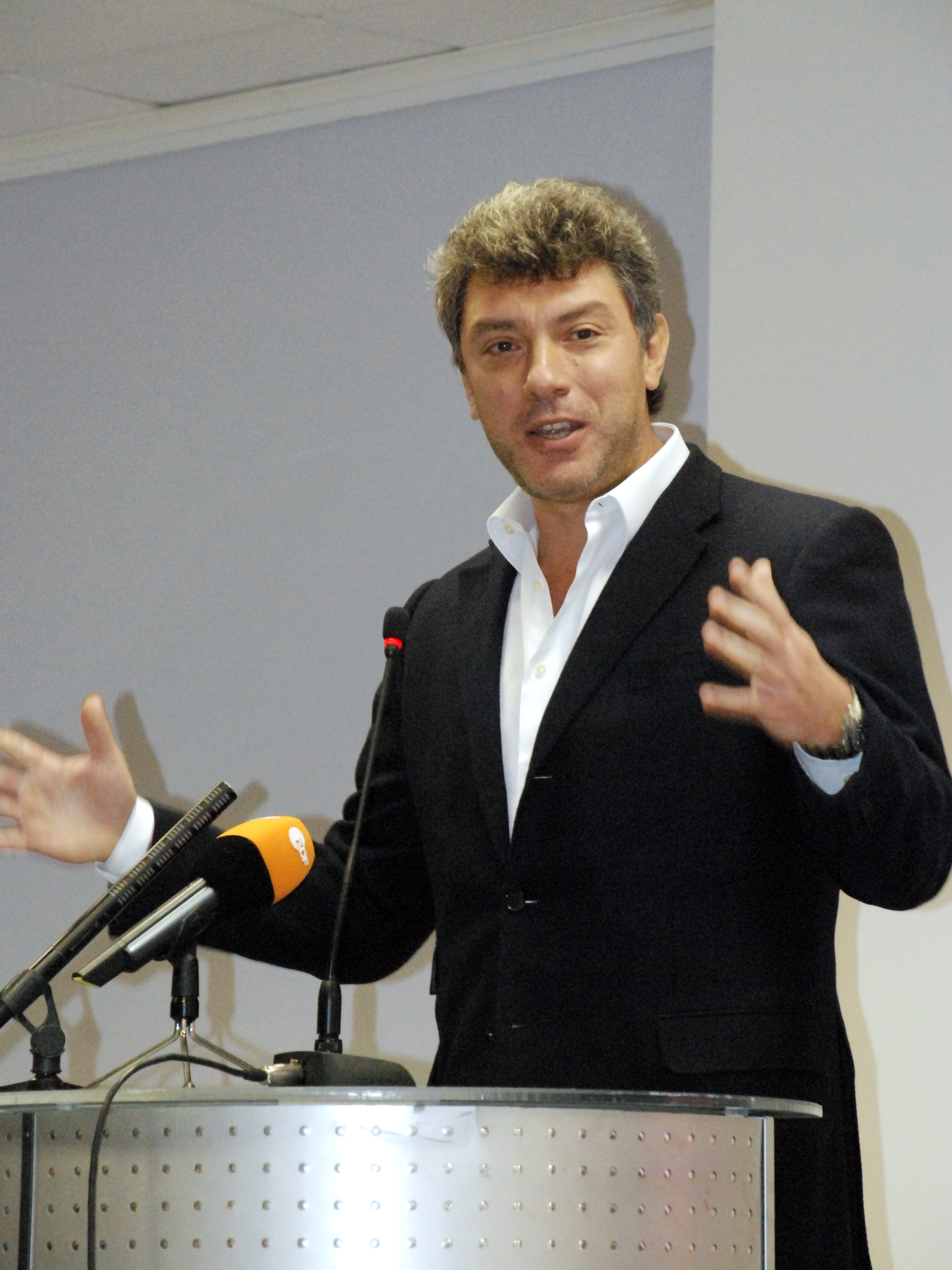 http://academic.ru/pictures/wiki/files/66/Boris_Nemtsov_2008-11-23.jpg