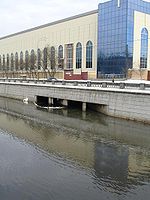 Устье Хапиловки, протекающей в коллекторе между зданиями Московского электролампового завода