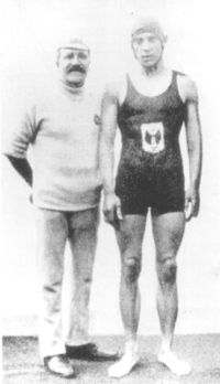 Фредерик Холман с тренером на Олимпиаде 1908