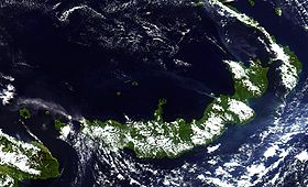 Выбросы вулкана, видные из космоса. Снимок НАСА.