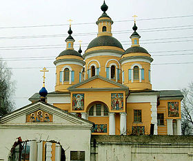 Казанский собор и Святые ворота Вышенского монастыря