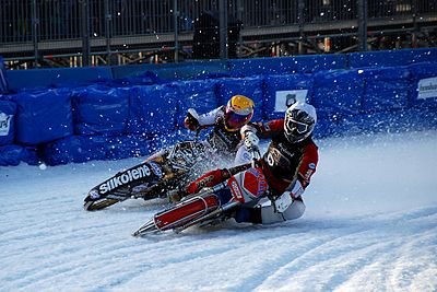 Finallauf in der Eisspeedway-Weltmeisterschaft 2010 in Innsbruck (01).jpg